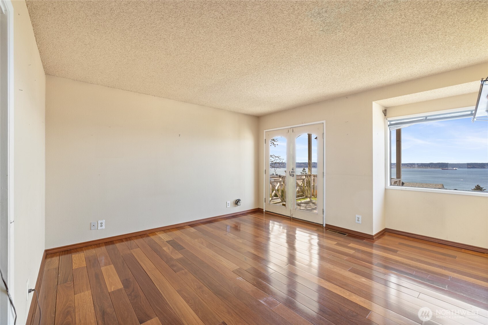 6125 Panorama Drive NE