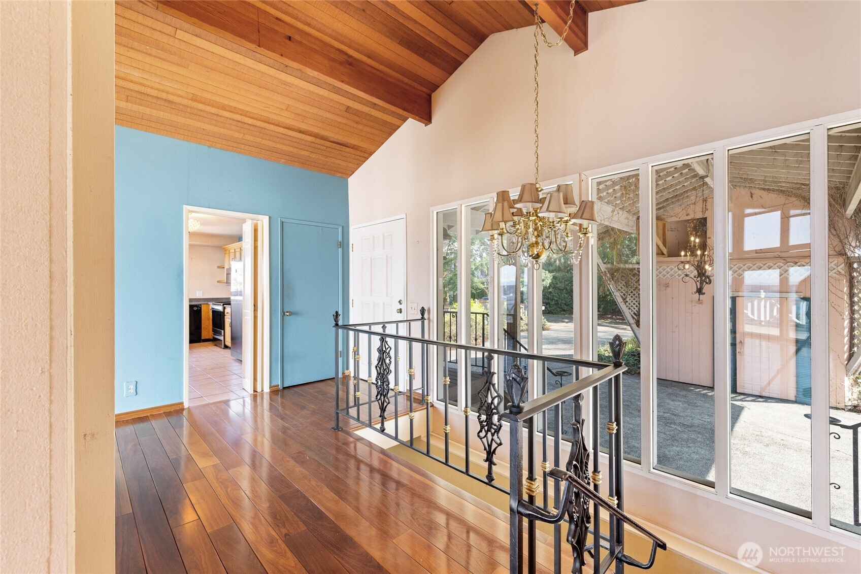 6125 Panorama Drive NE