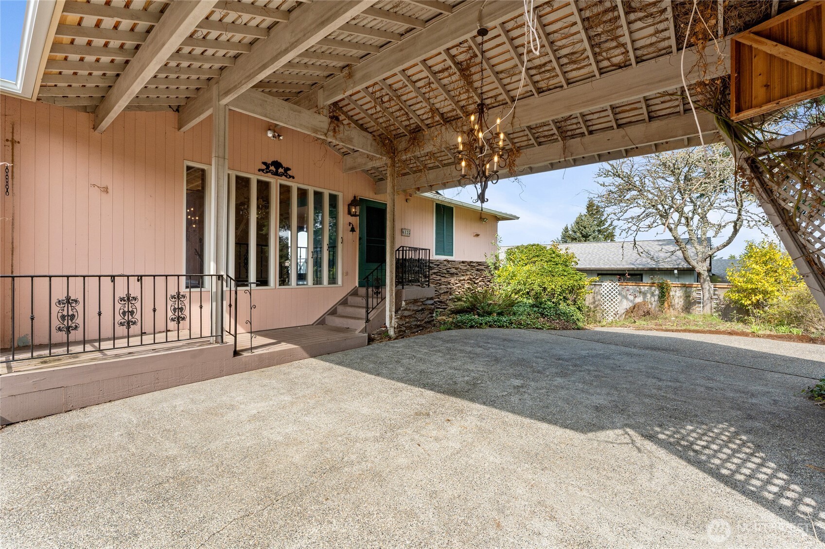 6125 Panorama Drive NE