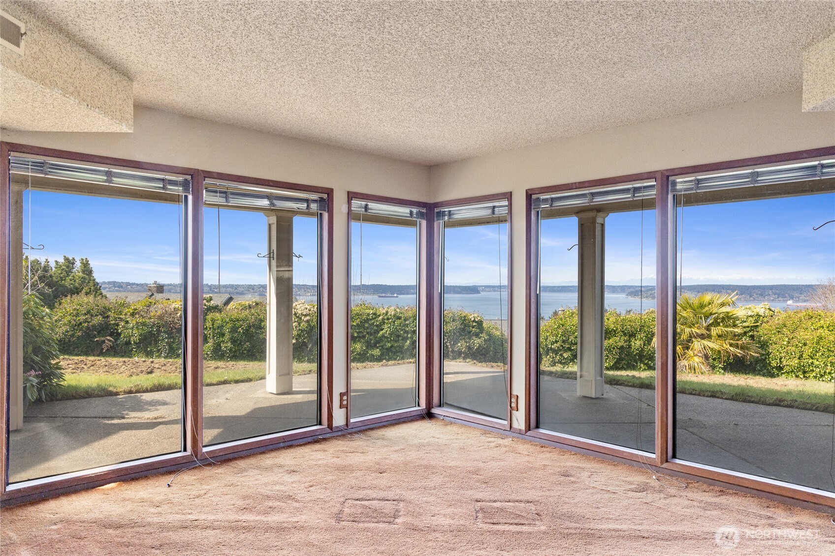 6125 Panorama Drive NE