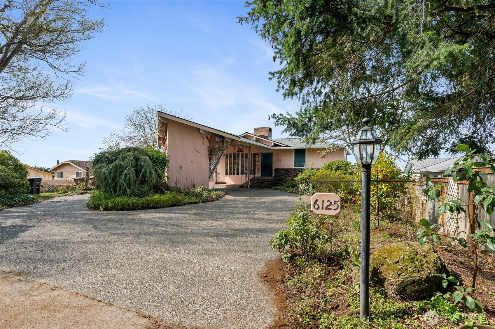 6125 Panorama Drive NE