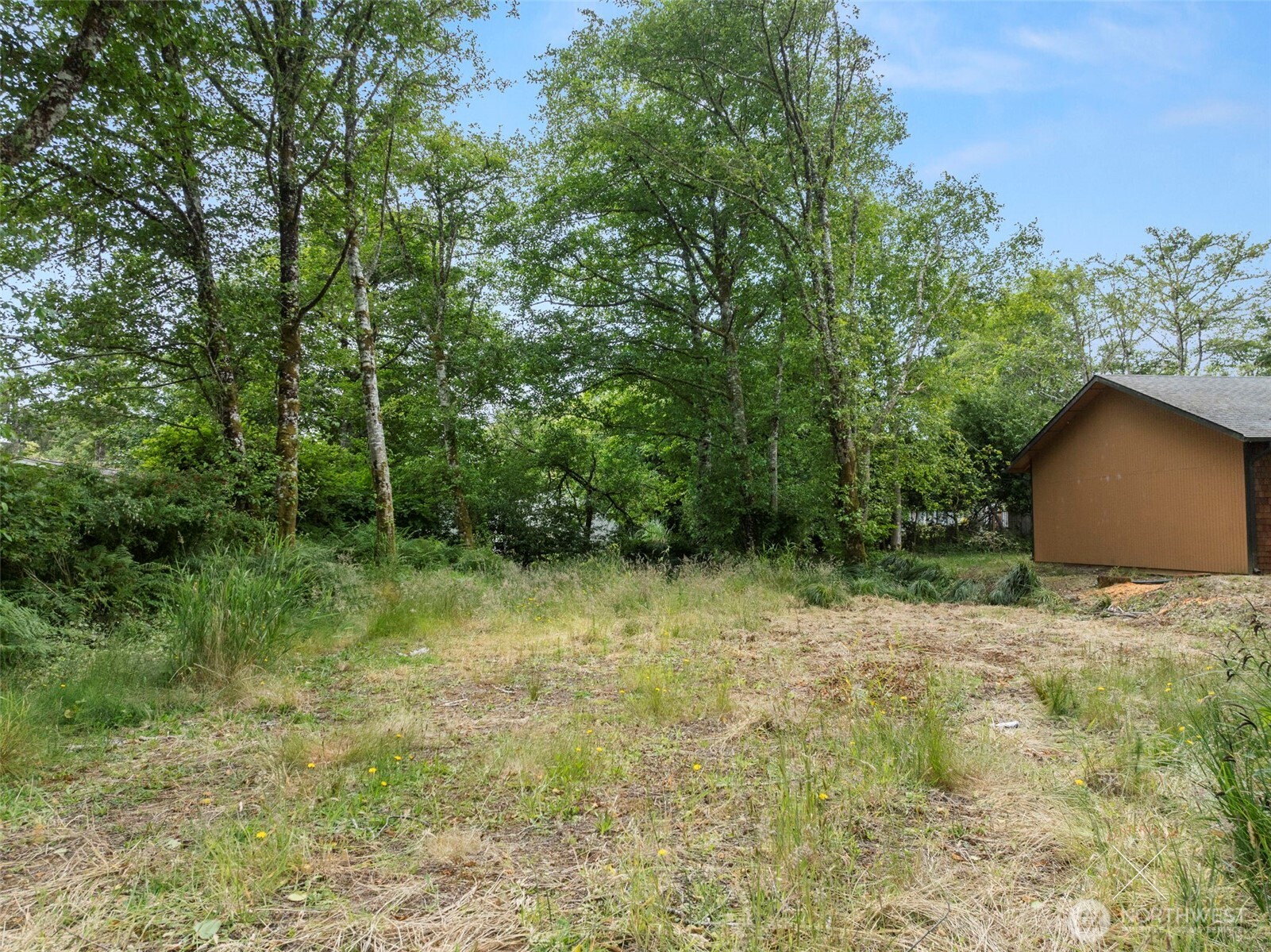 225 E Rain Street NE