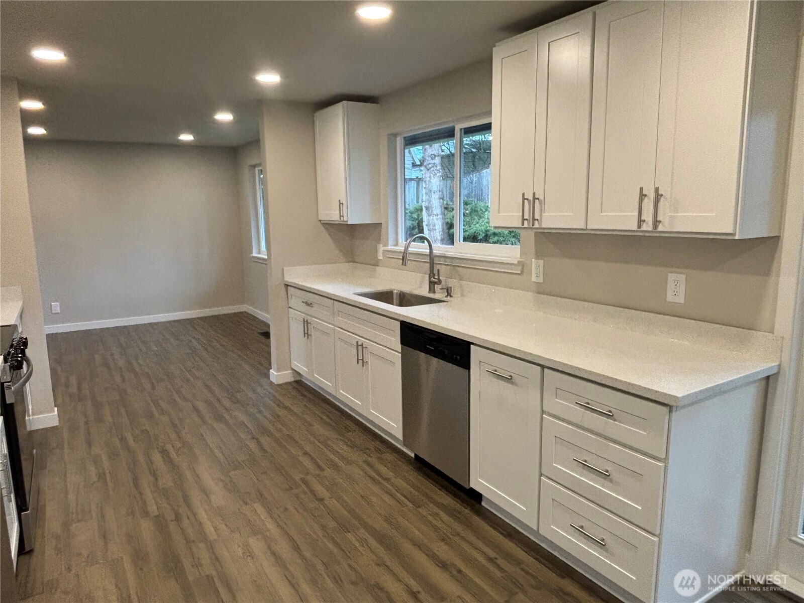 11713 100 Avenue Ct E