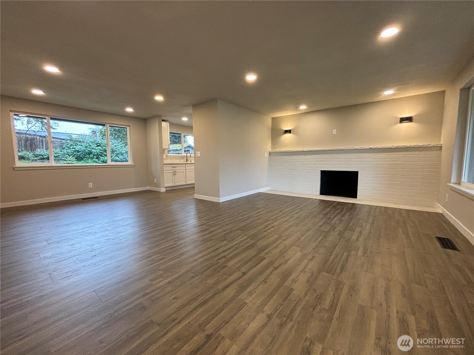 11713 100 Avenue Ct E