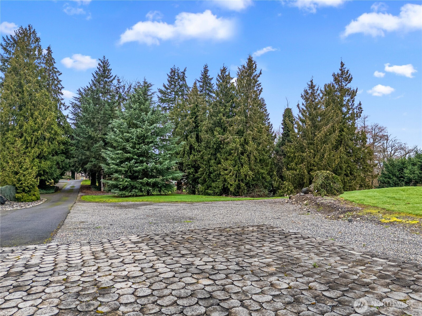 2137 3rd Street SE