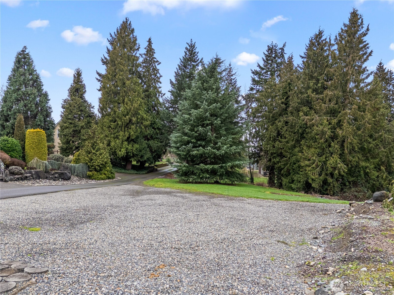 2137 3rd Street SE
