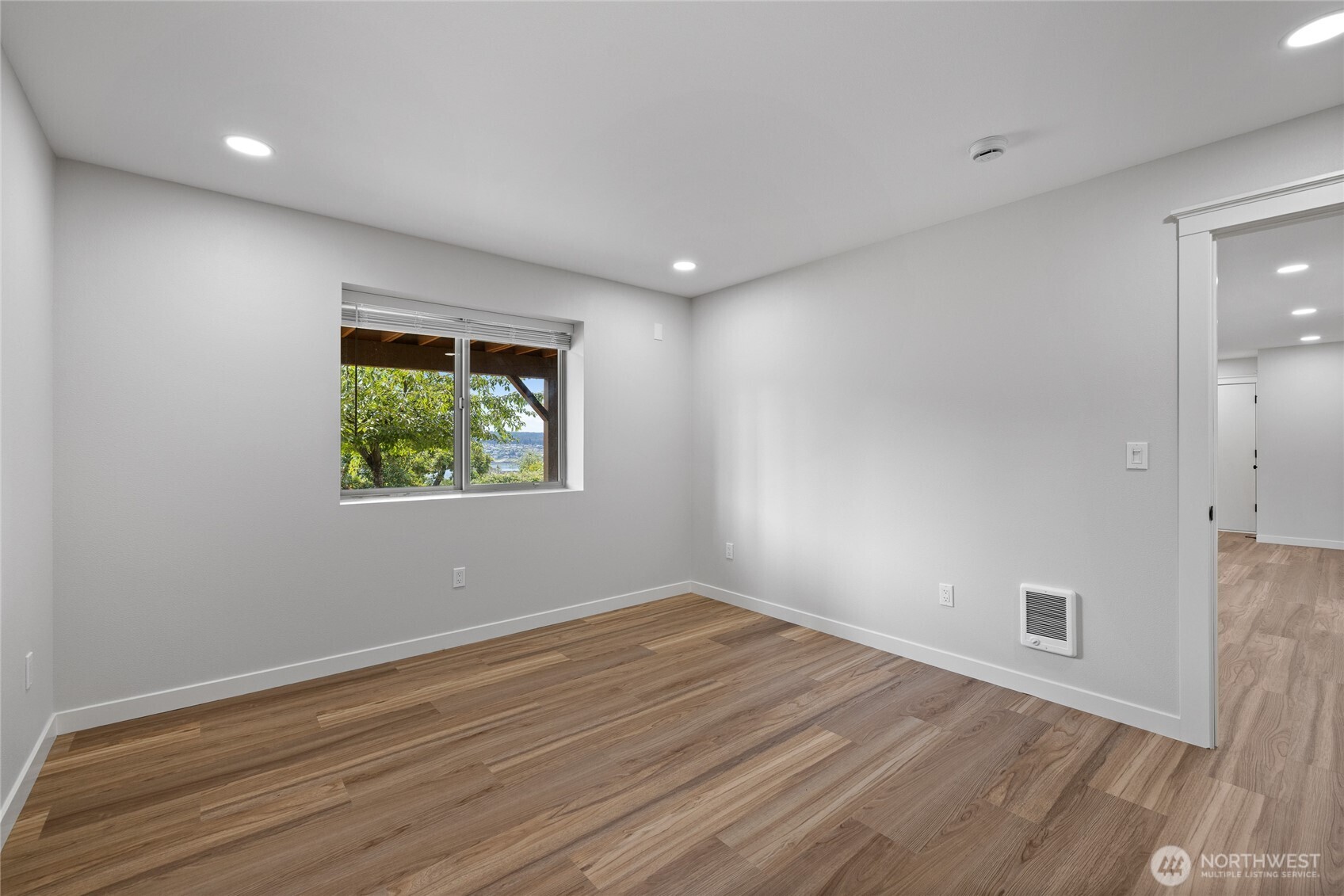 1268 Pilchuck Dr FI