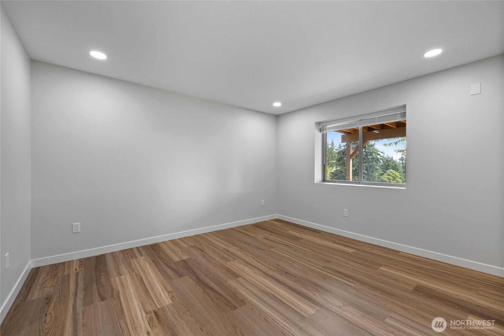 1268 Pilchuck Dr FI