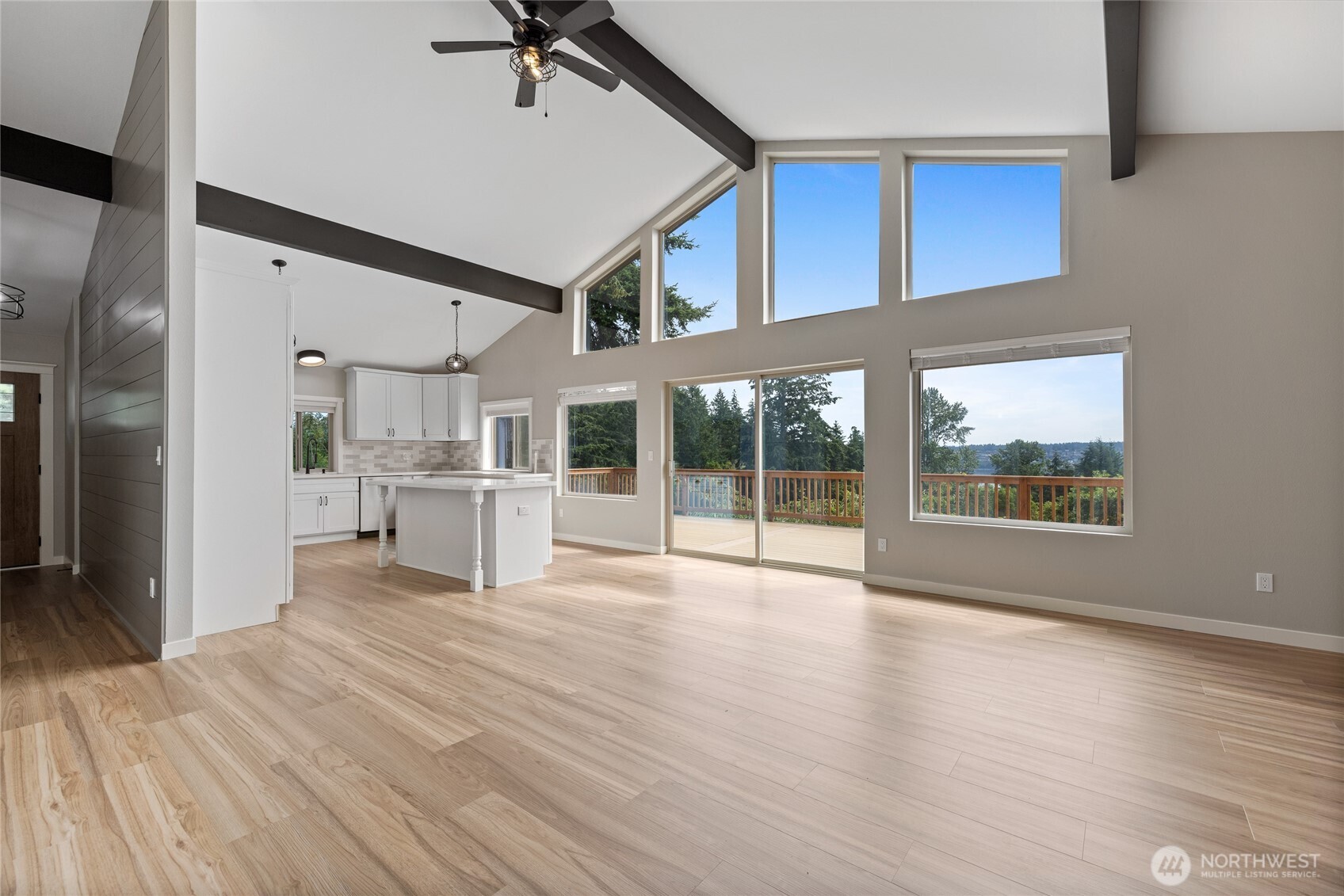1268 Pilchuck Dr FI