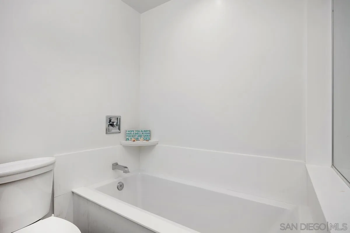 317 Pine Ave Unit 204