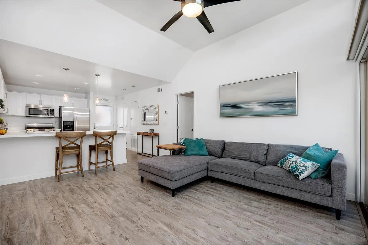 317 Pine Ave Unit 204