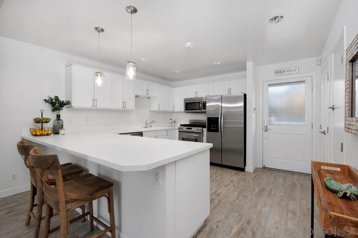 317 Pine Ave Unit 204