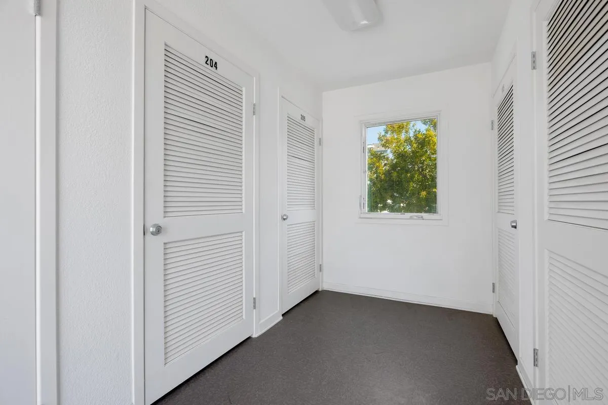 317 Pine Ave Unit 204