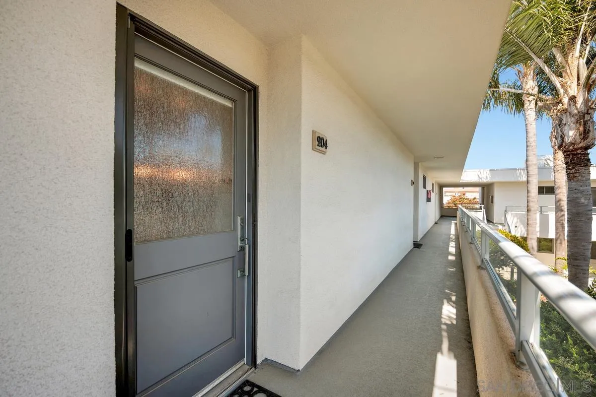 317 Pine Ave Unit 204