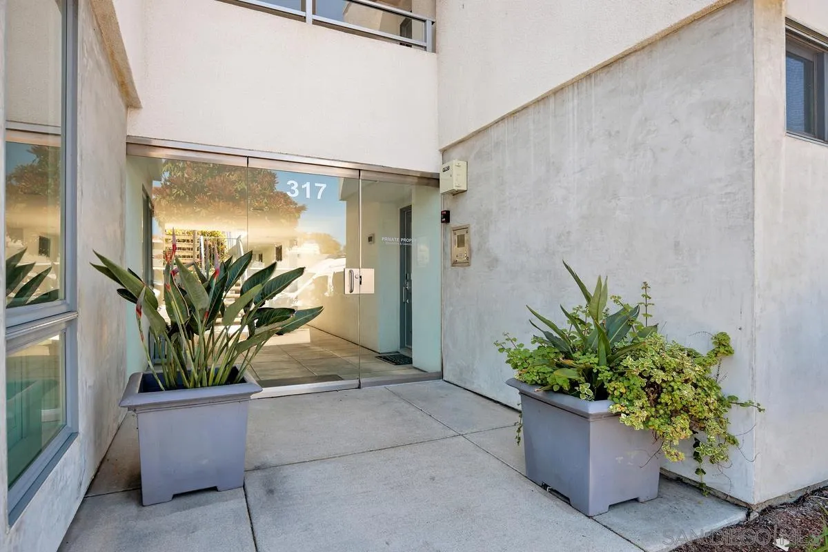 317 Pine Ave Unit 204