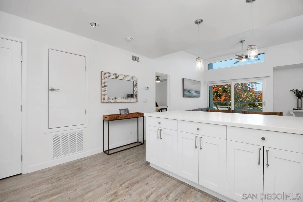 317 Pine Ave Unit 204