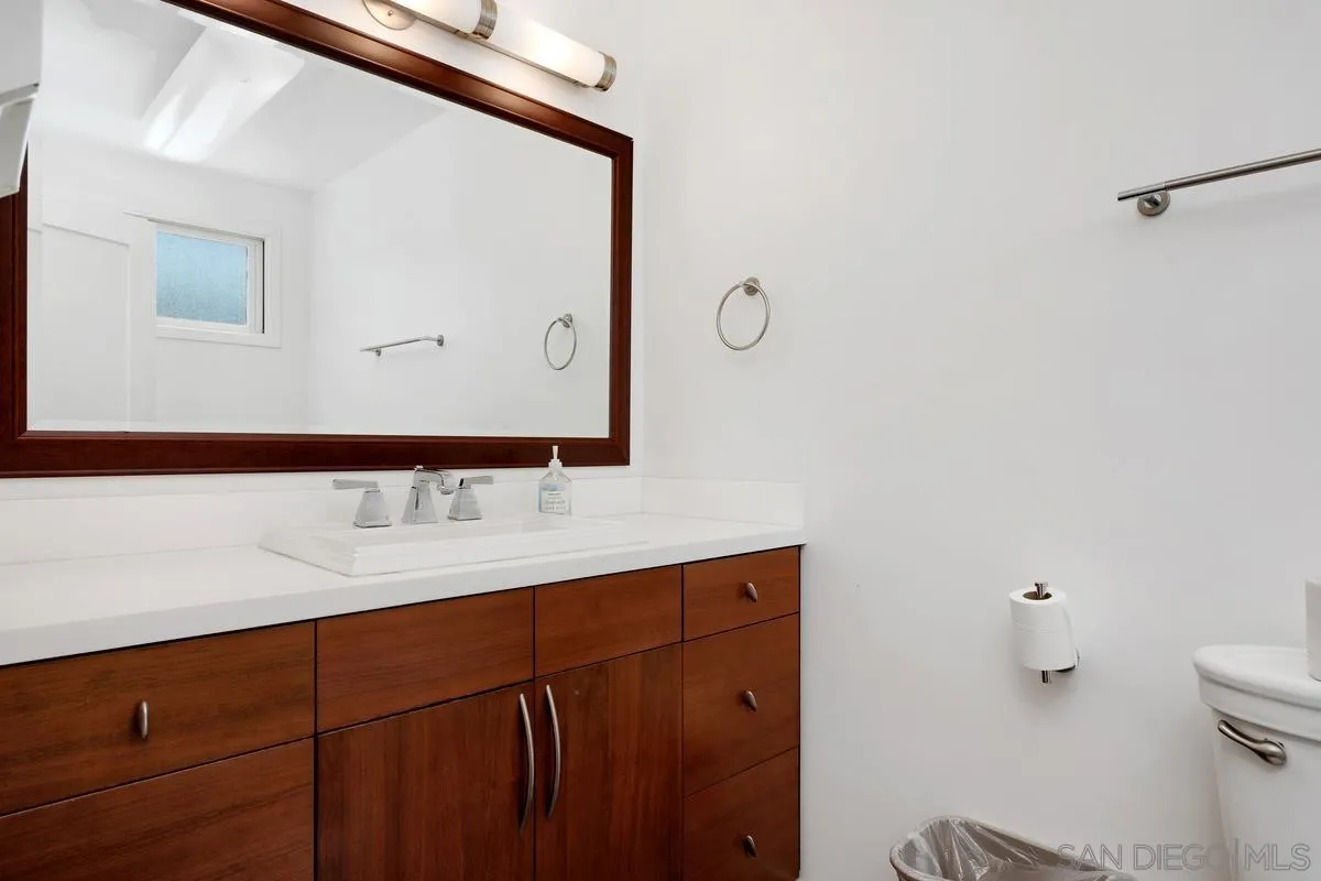 317 Pine Ave Unit 204