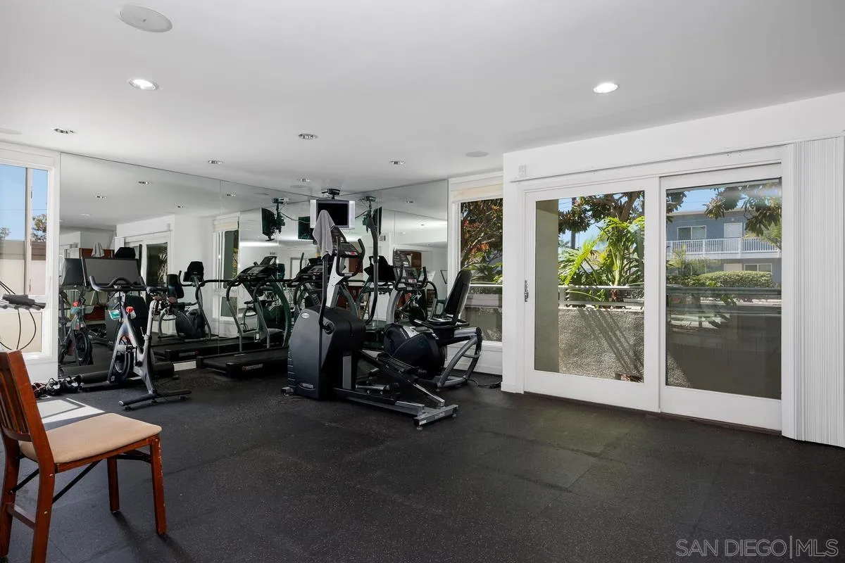 317 Pine Ave Unit 204