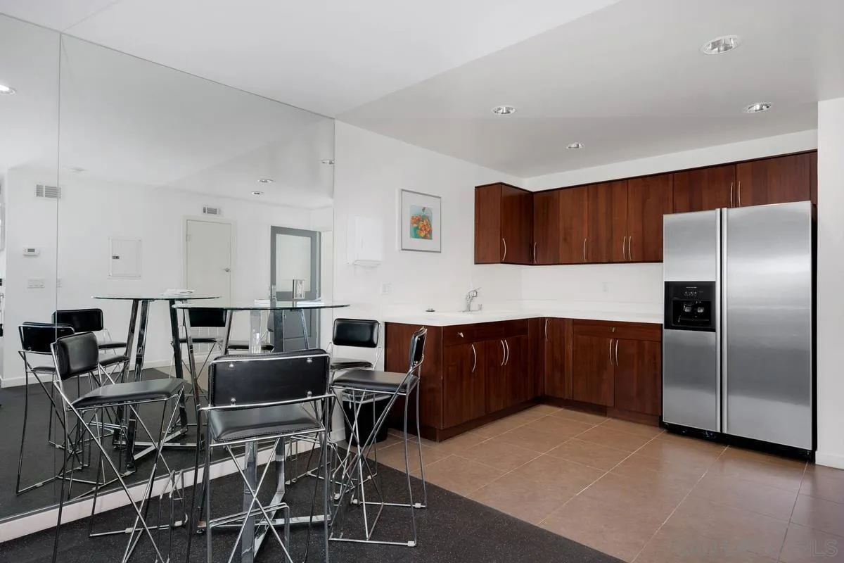 317 Pine Ave Unit 204