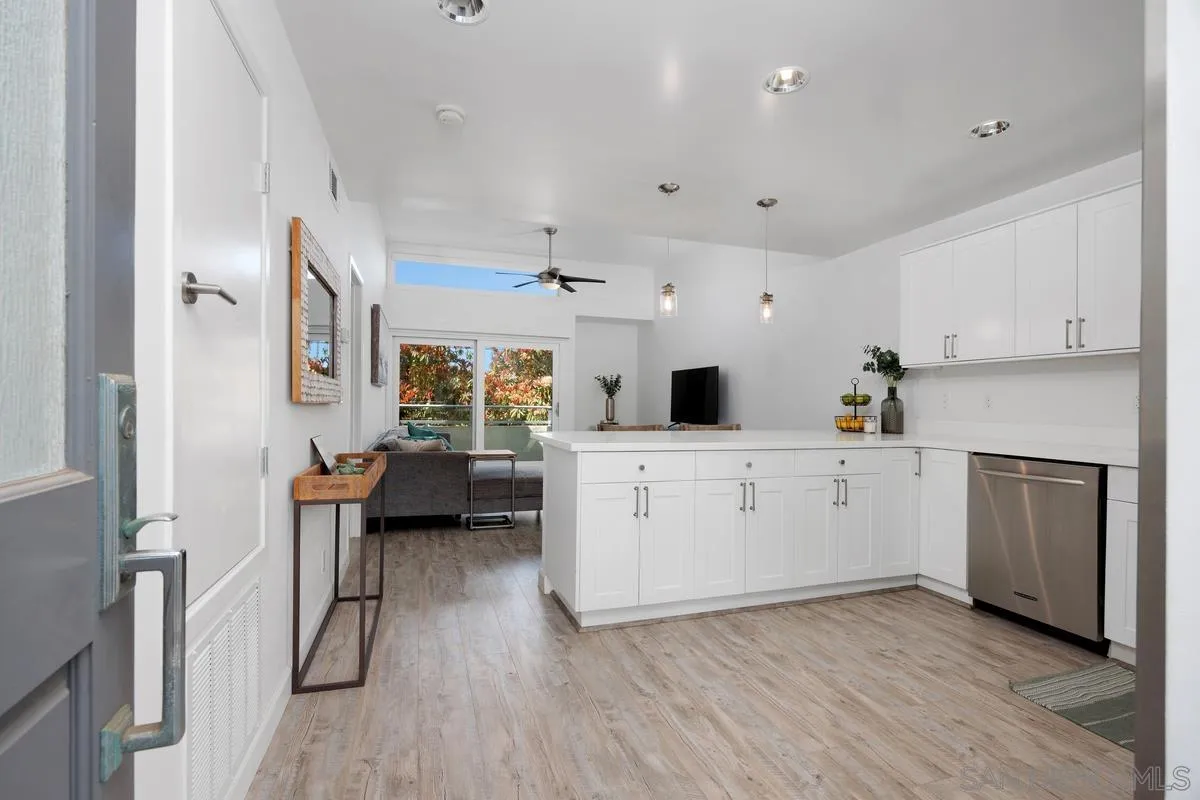 317 Pine Ave Unit 204