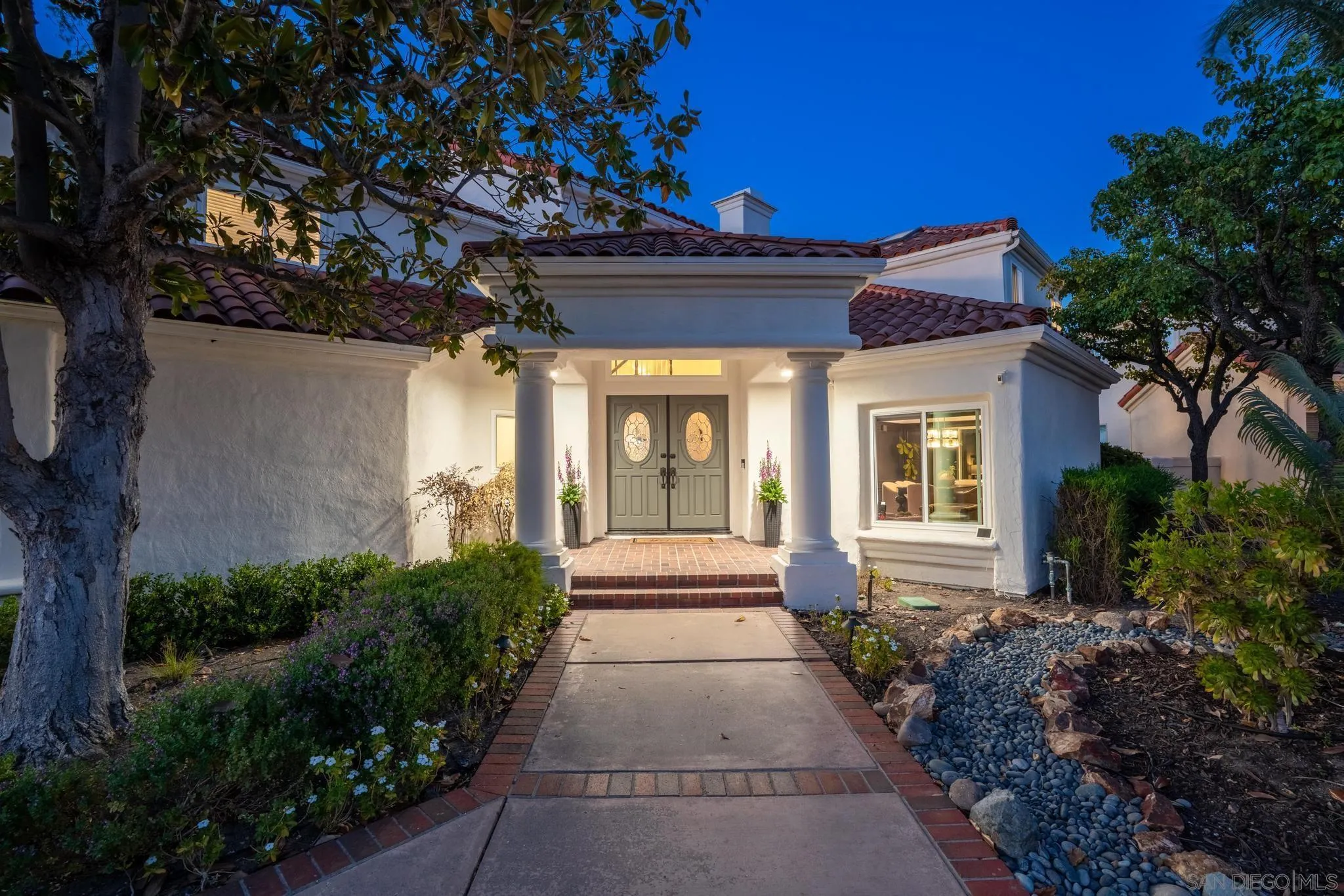 12262 Avenida Consentido