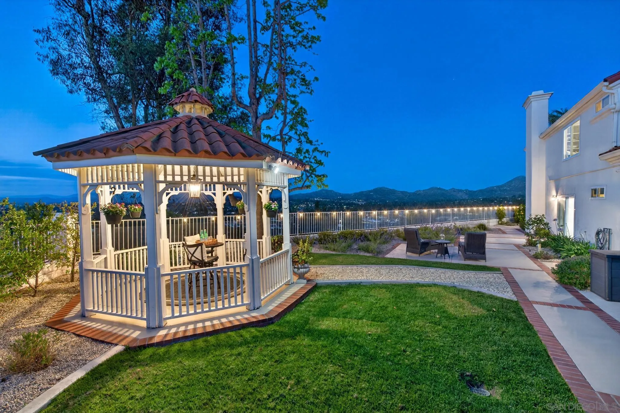 12262 Avenida Consentido