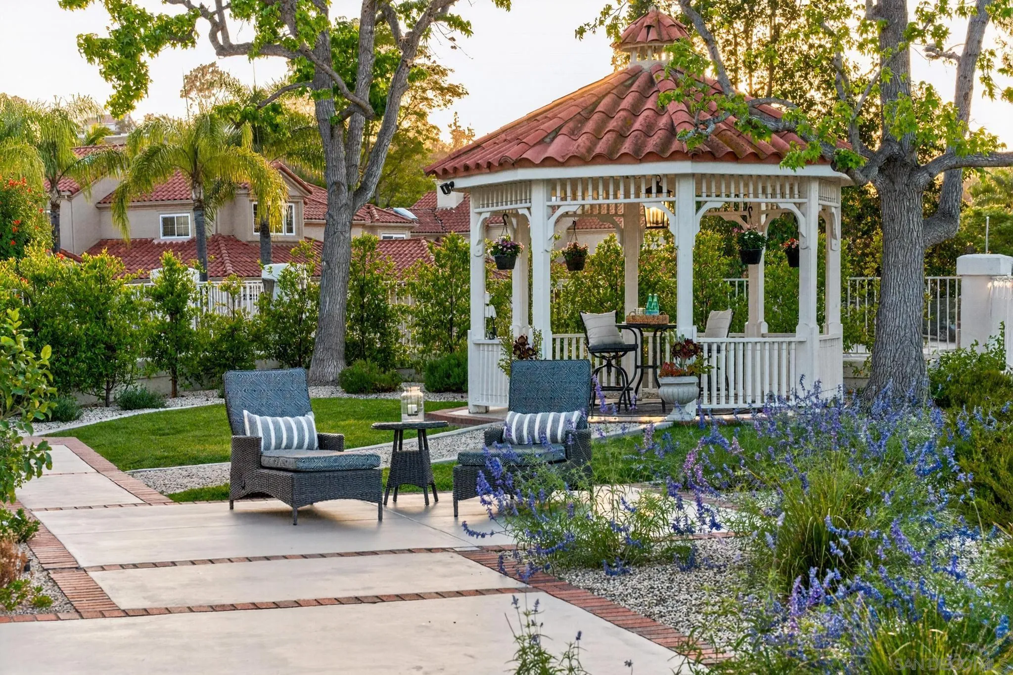 12262 Avenida Consentido