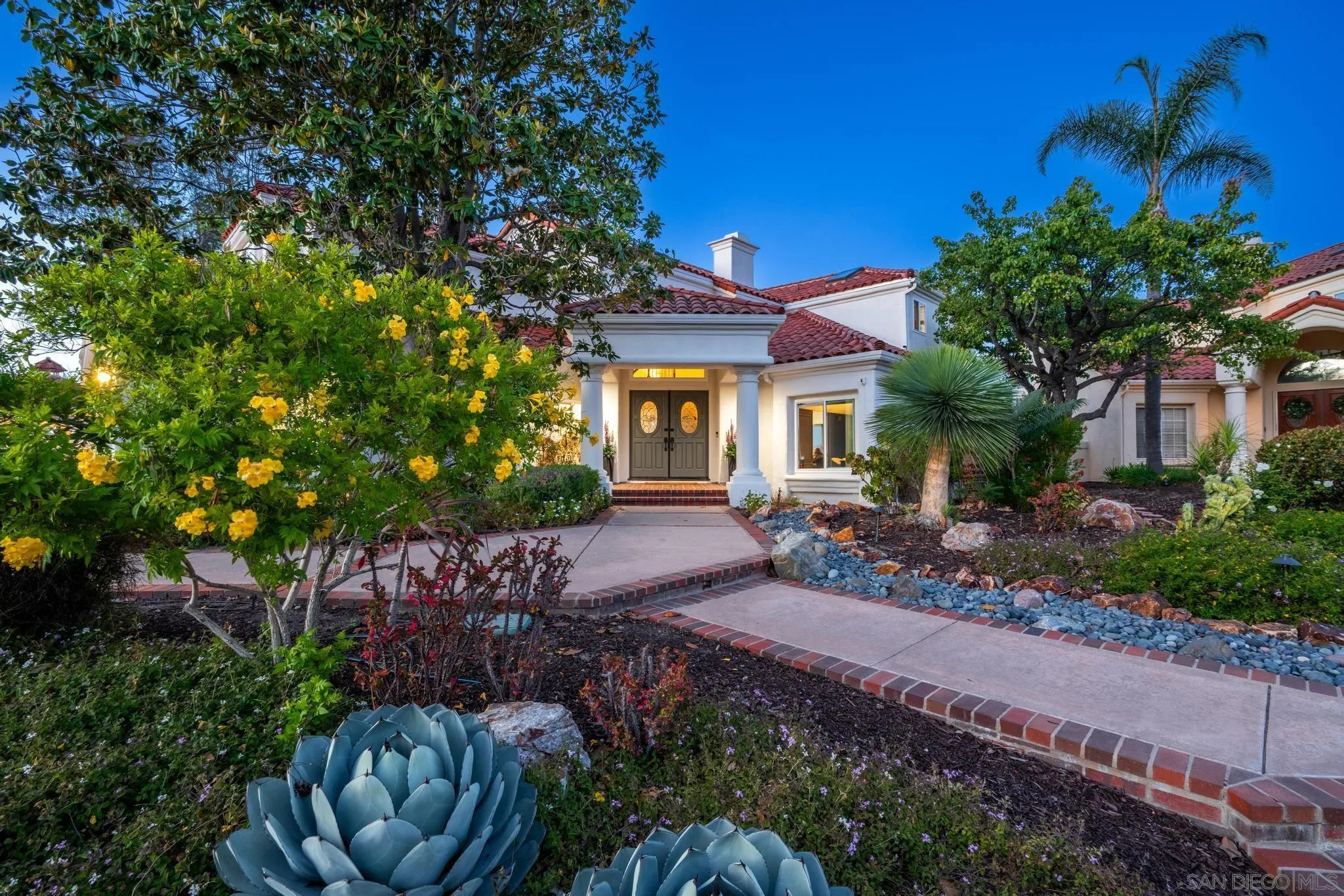 12262 Avenida Consentido