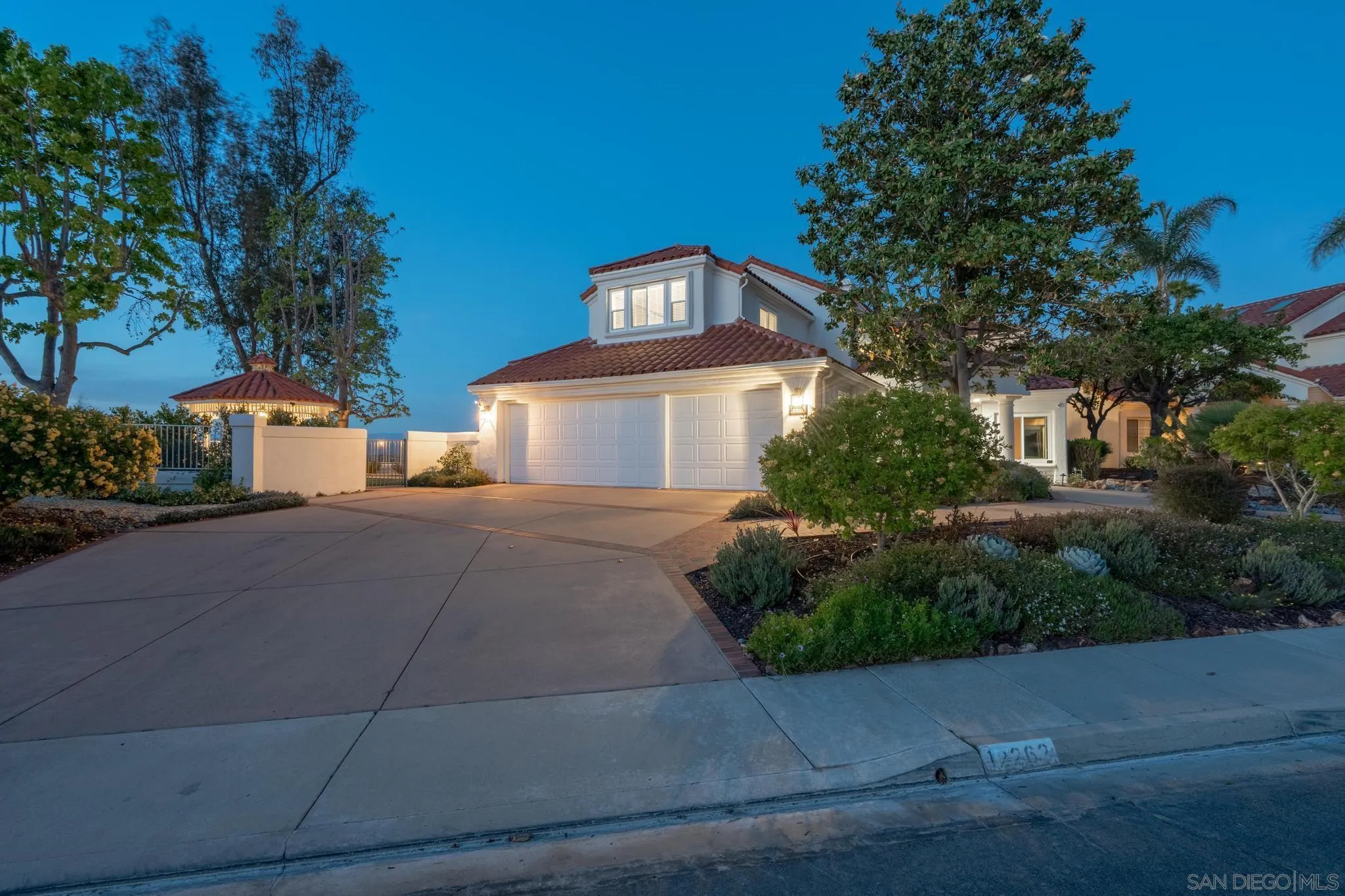 12262 Avenida Consentido