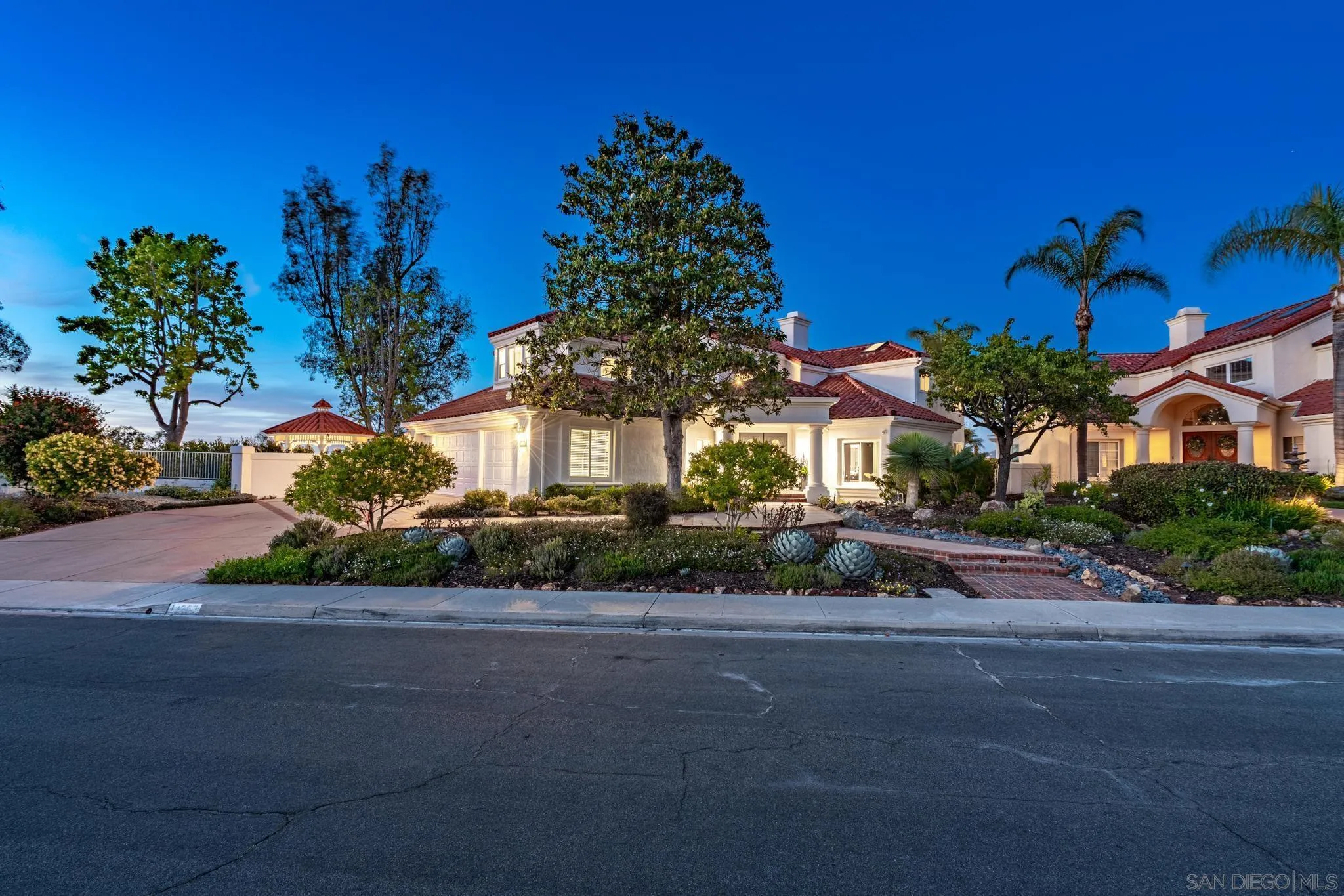 12262 Avenida Consentido