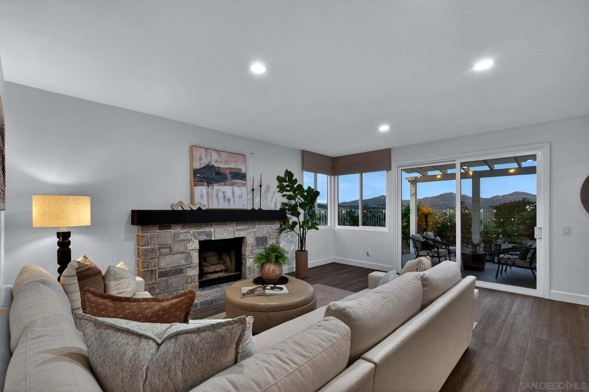 12262 Avenida Consentido