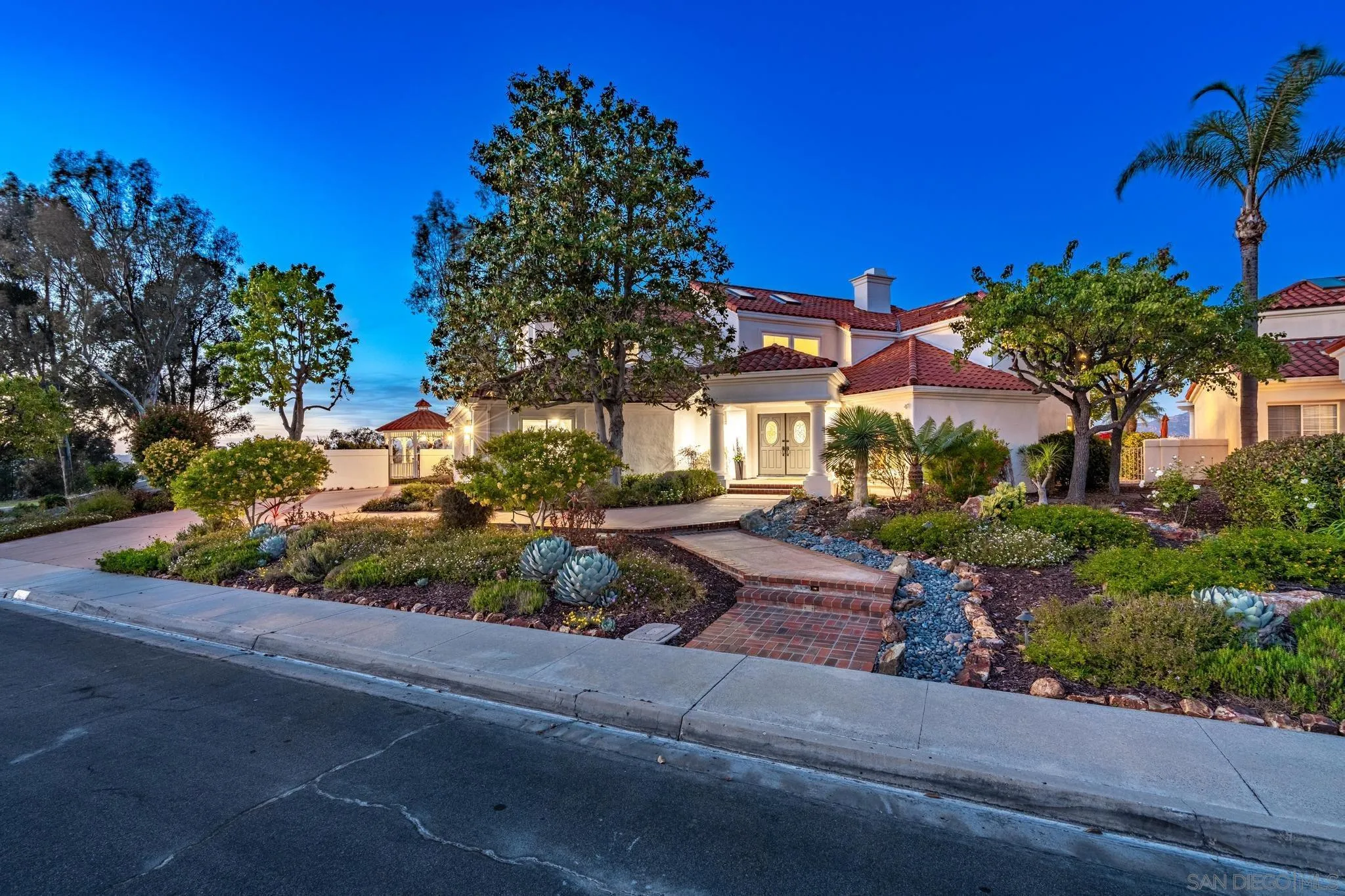 12262 Avenida Consentido