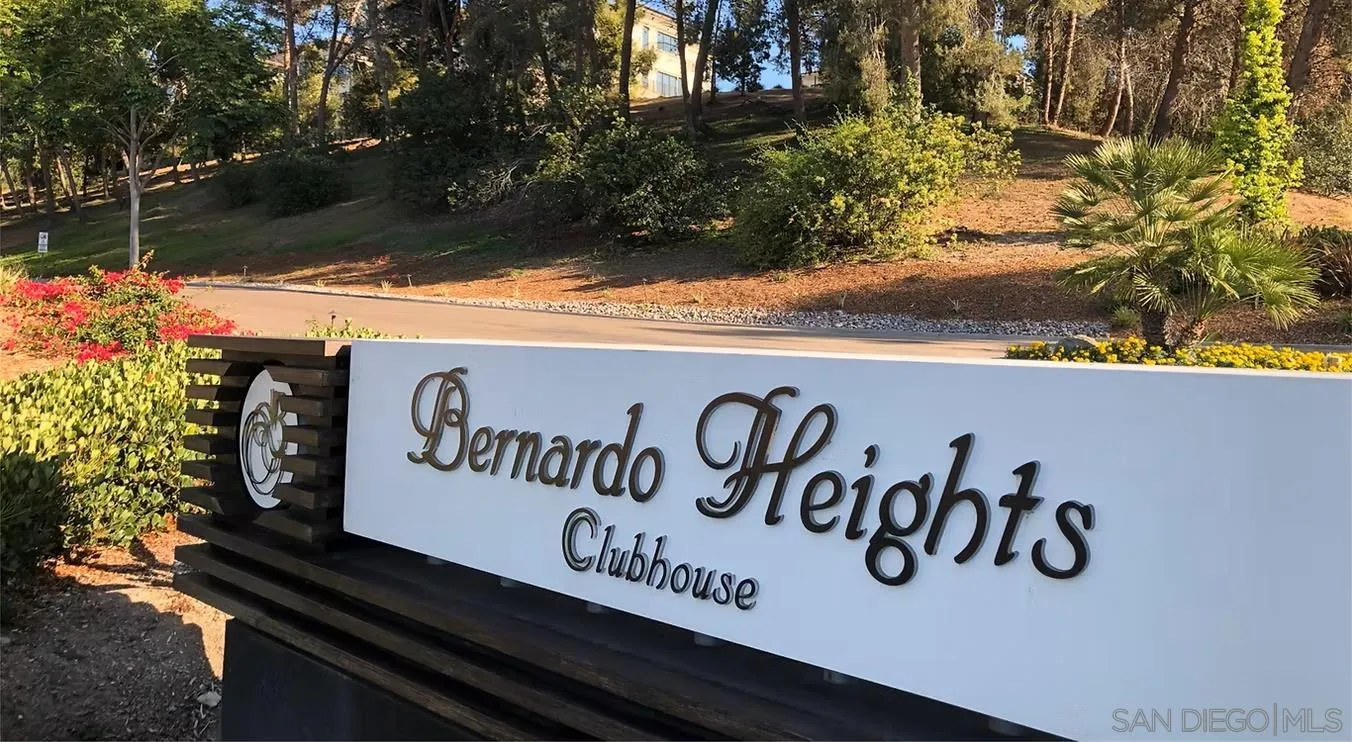 12262 Avenida Consentido