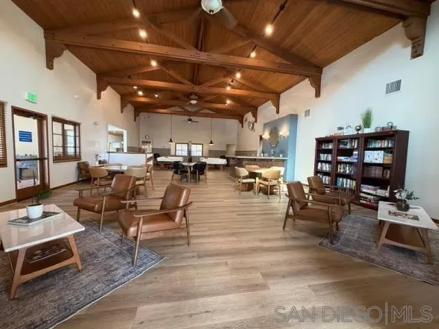 12262 Avenida Consentido