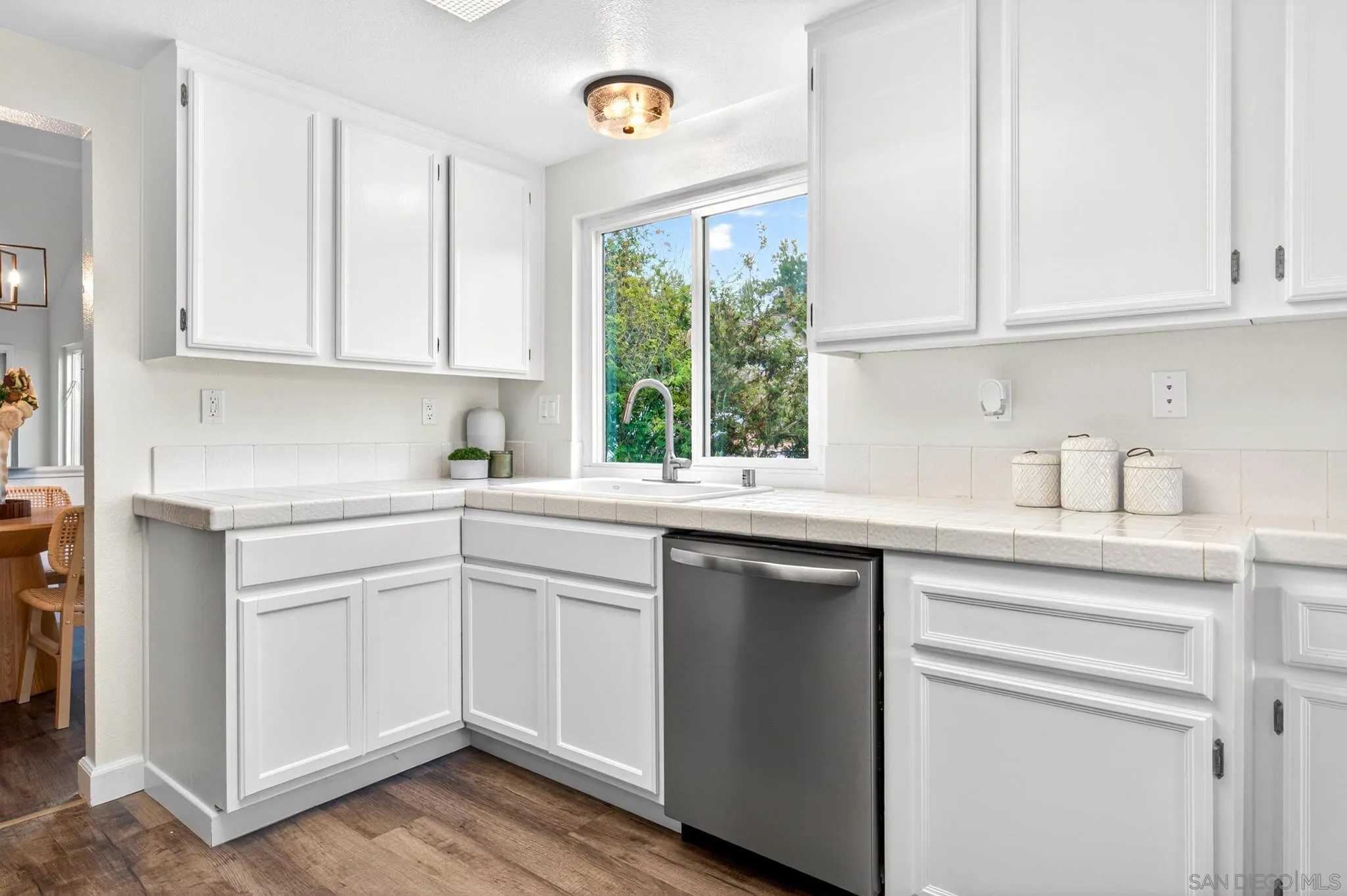 1272 Lancer Glen