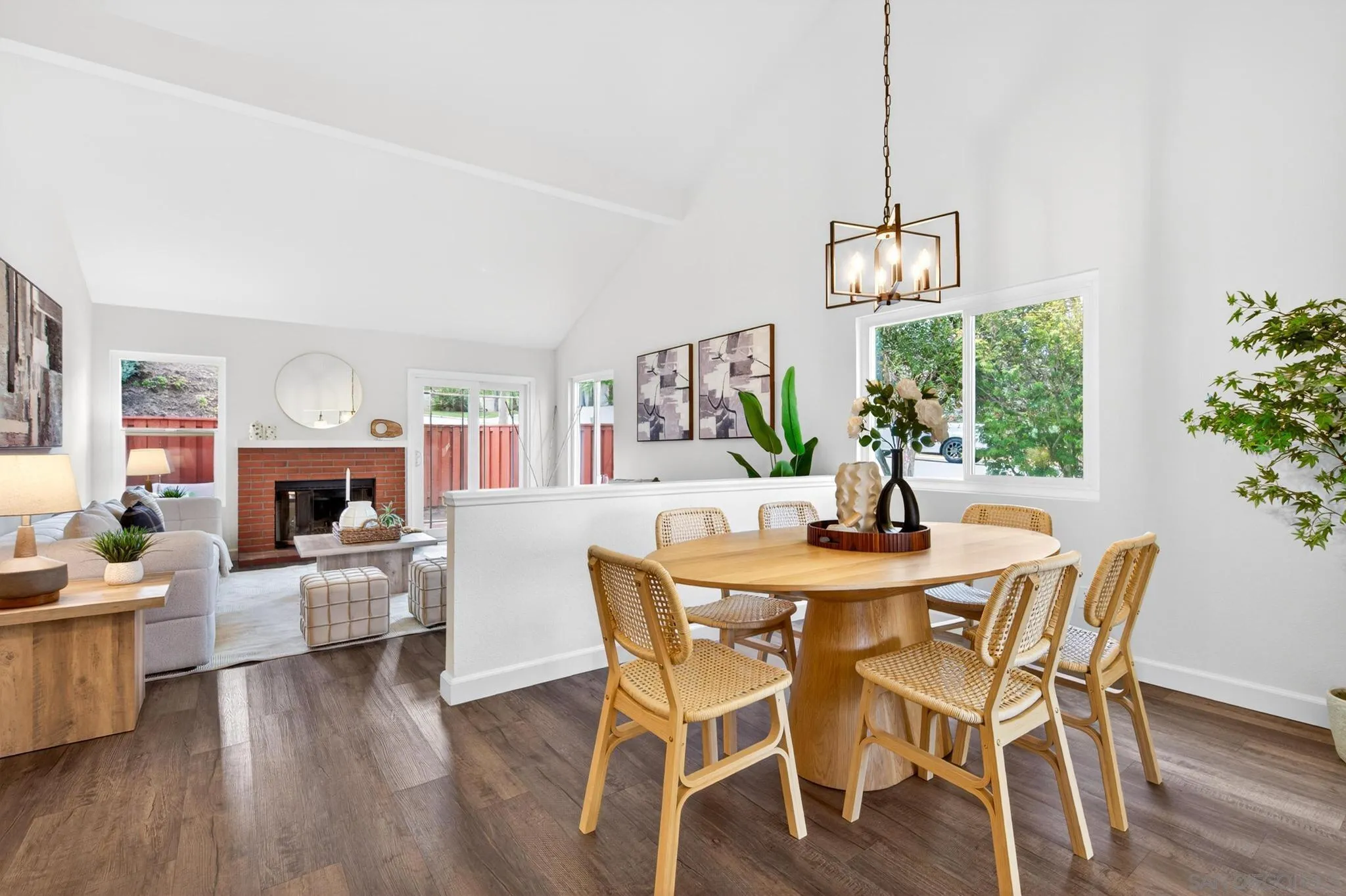 1272 Lancer Glen