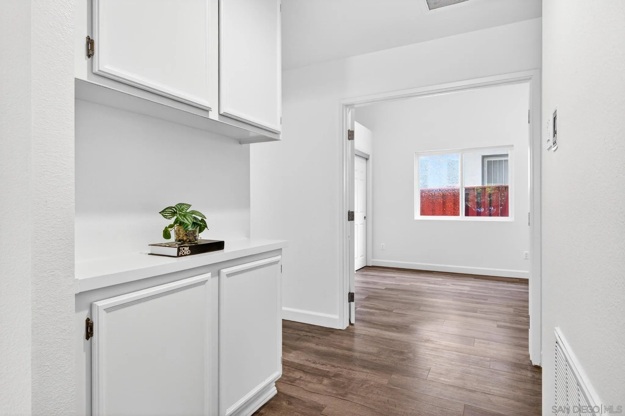 1272 Lancer Glen