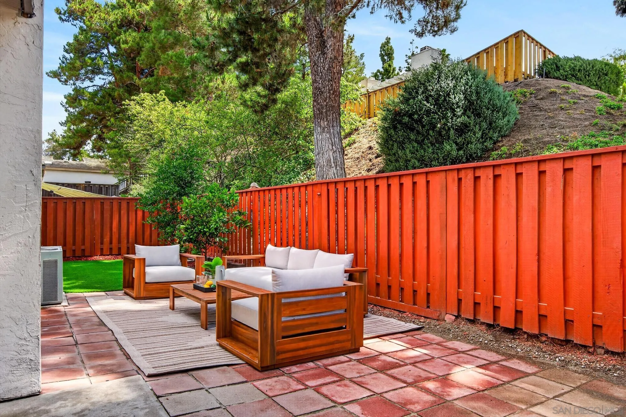 1272 Lancer Glen