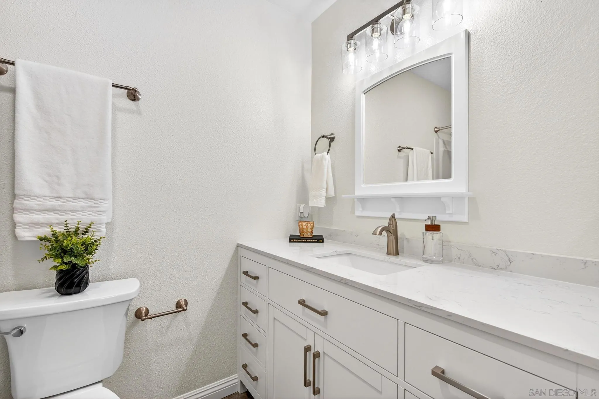 1272 Lancer Glen
