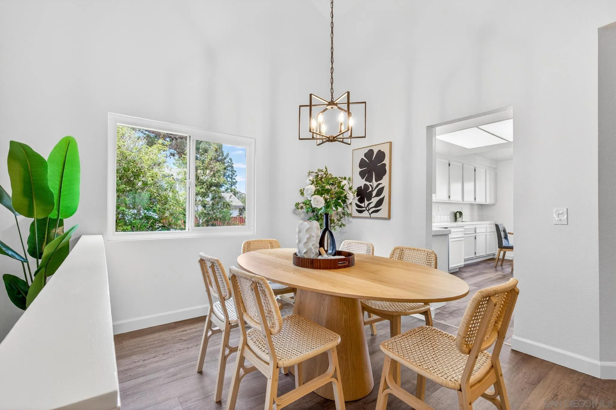 1272 Lancer Glen