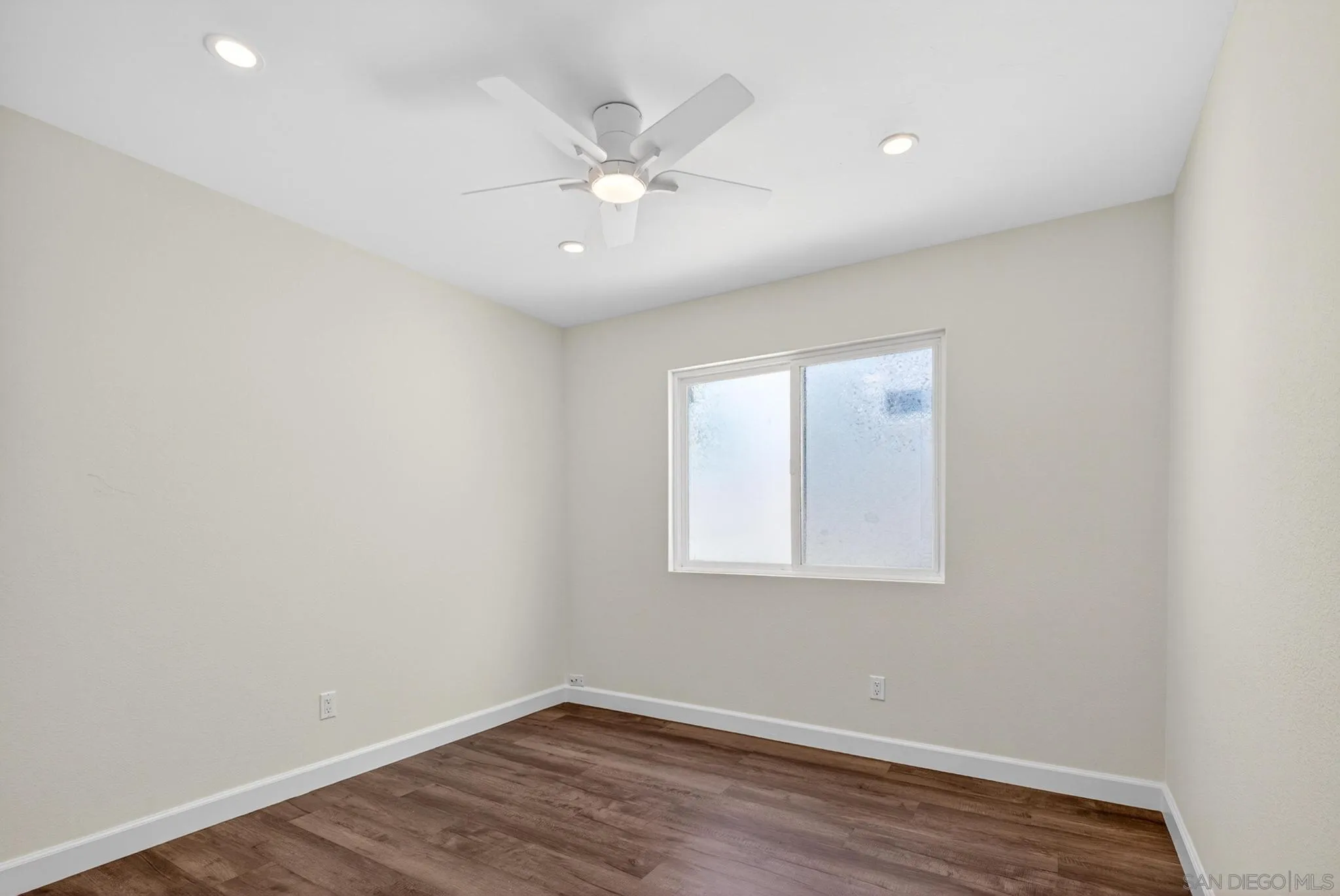 1272 Lancer Glen