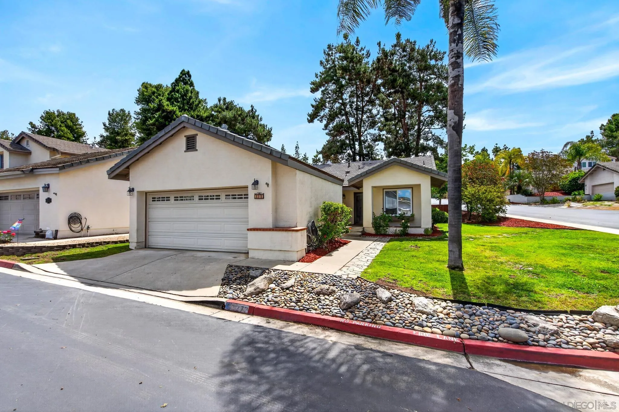 1272 Lancer Glen