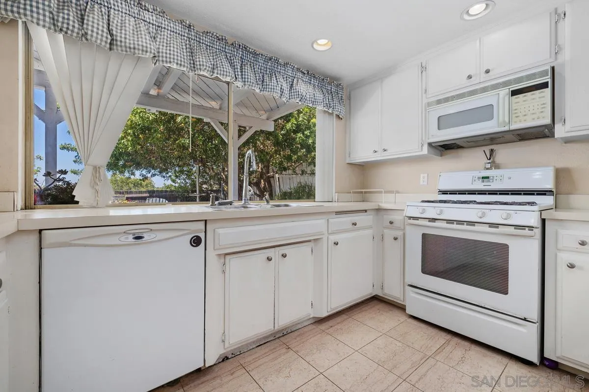 6232 Lake Athabaska Pl