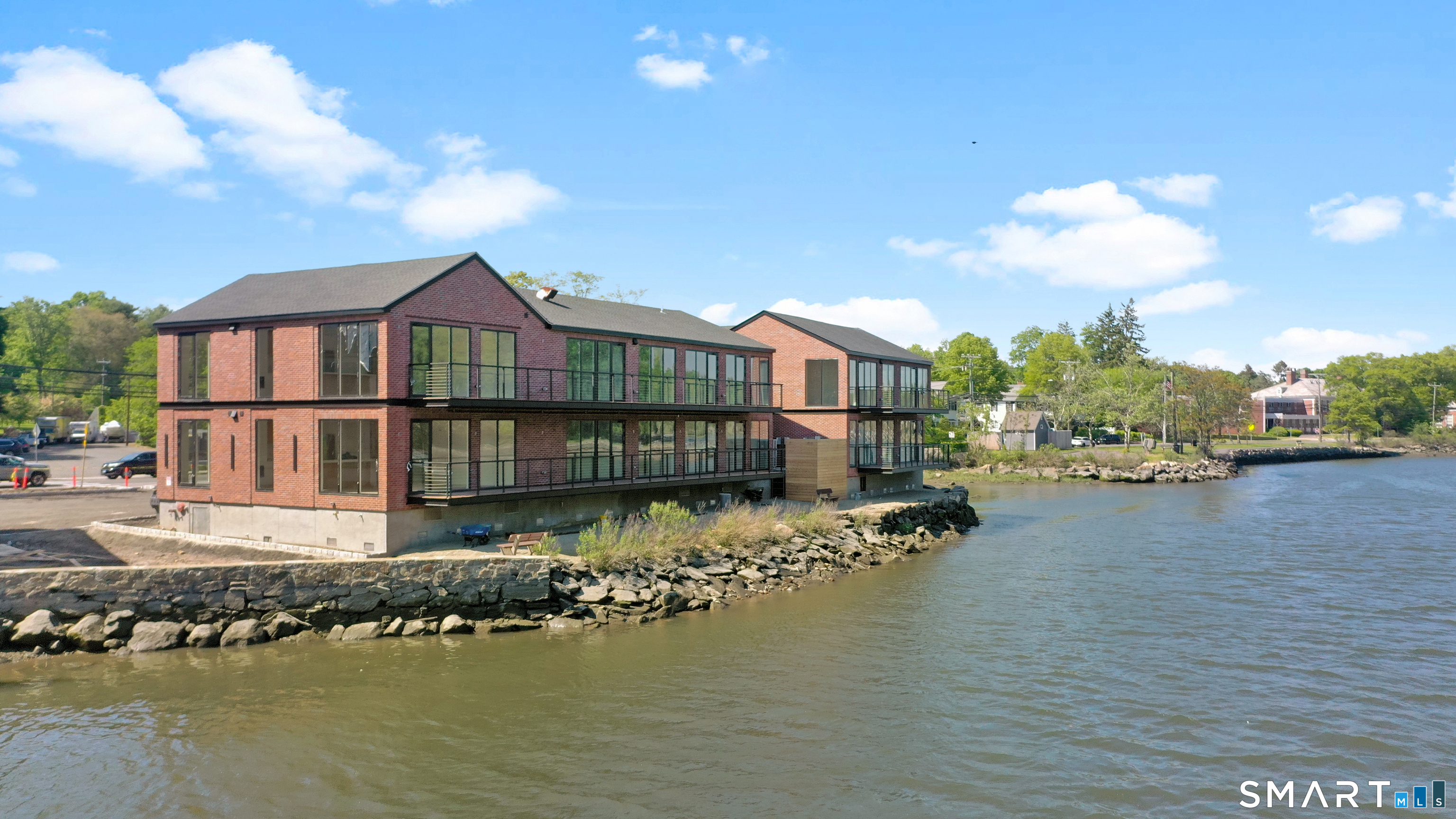 251 Riverside Avenue 302