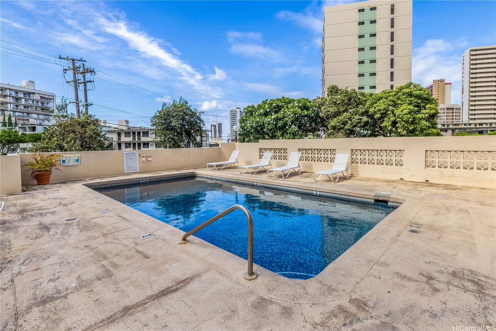 1702 Kewalo Street 404