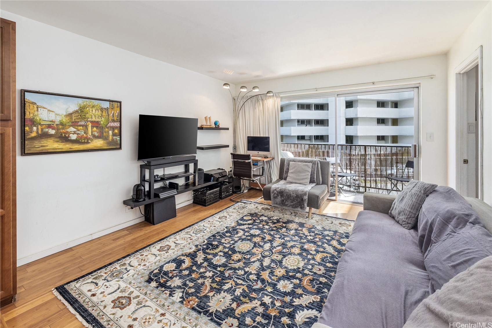 1099 Green Street B209