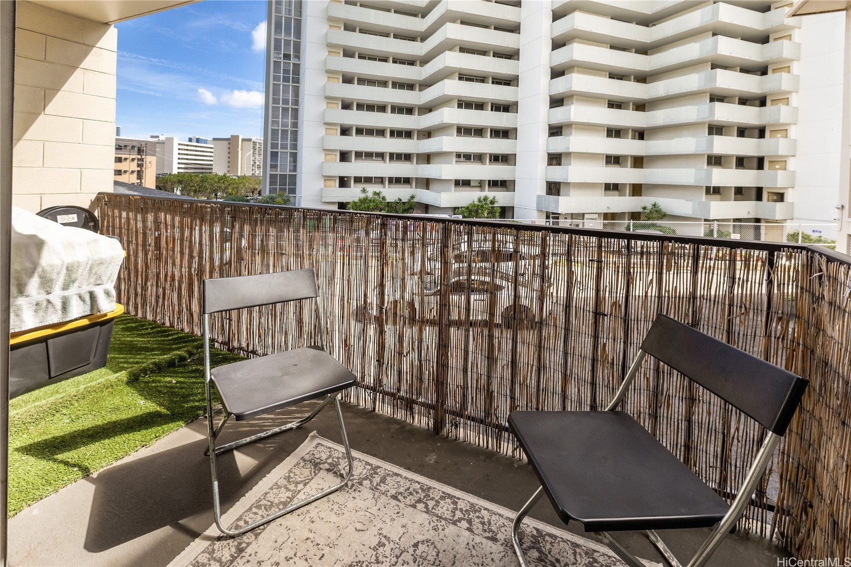 1099 Green Street B209