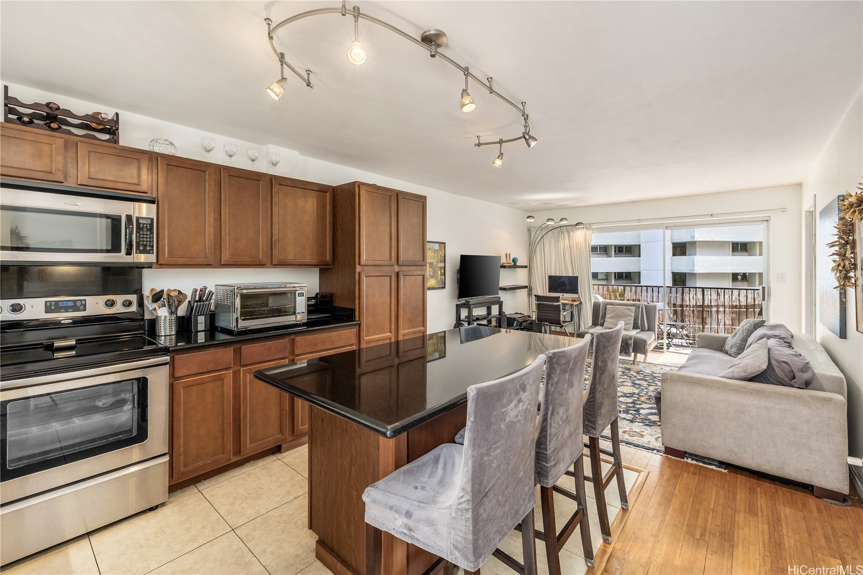 1099 Green Street B209