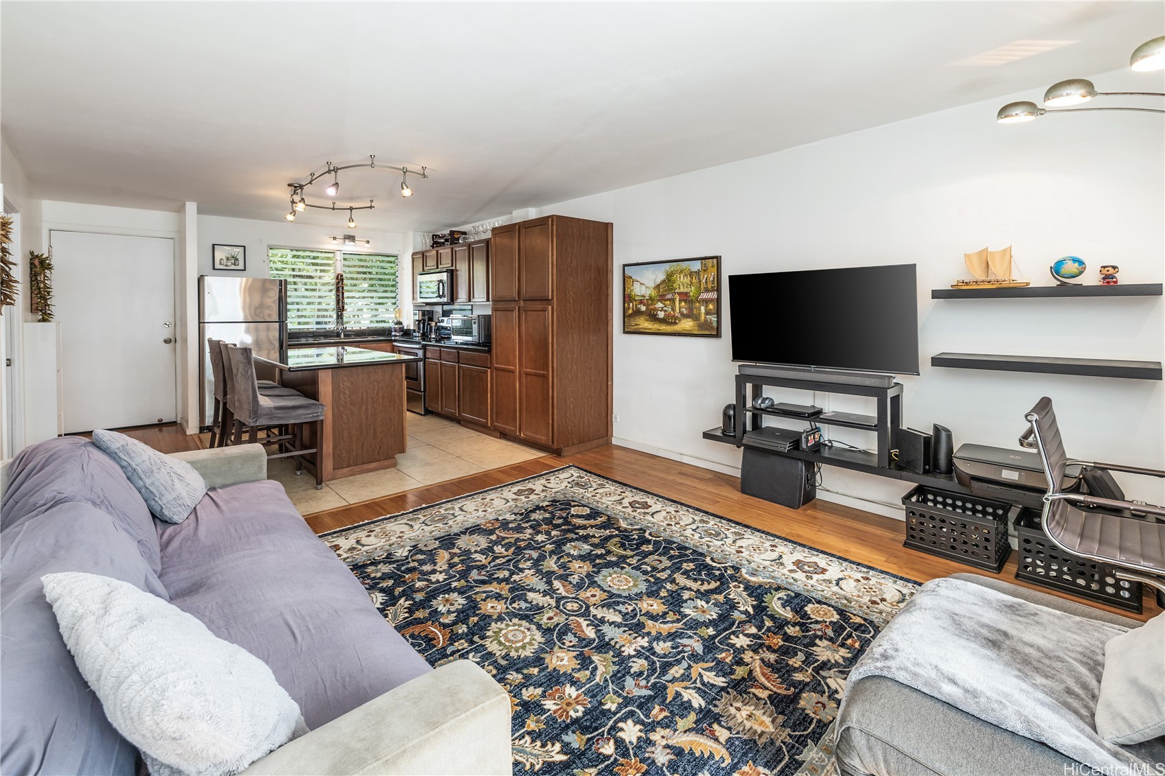 1099 Green Street B209
