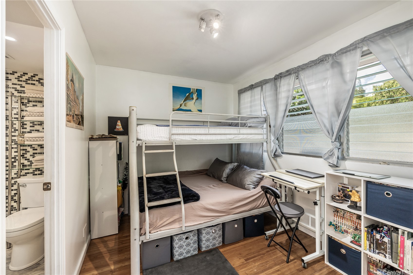 1099 Green Street B209